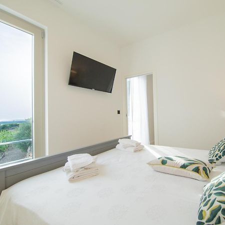 Seaside Elegance Suites Komiža Екстериор снимка
