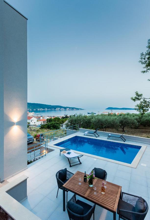 Seaside Elegance Suites Komiža Екстериор снимка