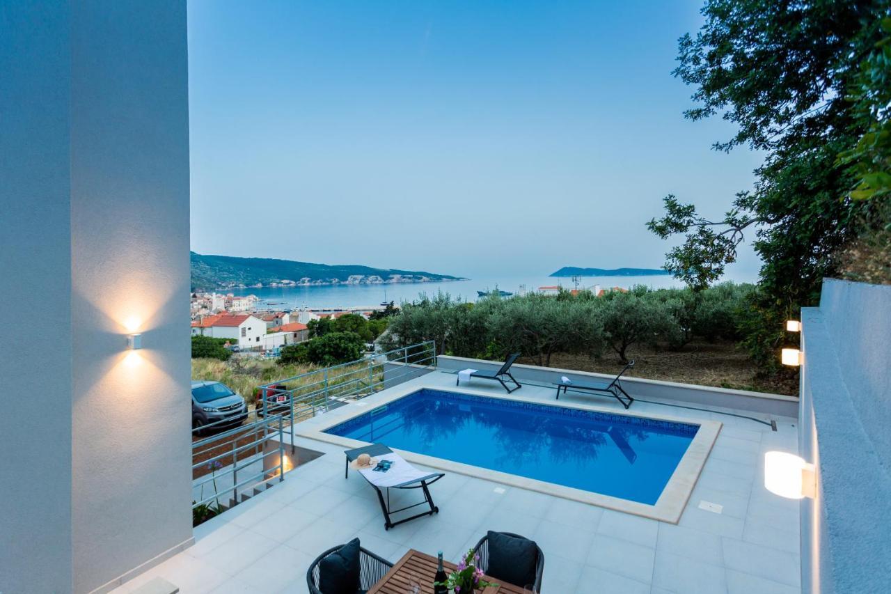 Seaside Elegance Suites Komiža Екстериор снимка