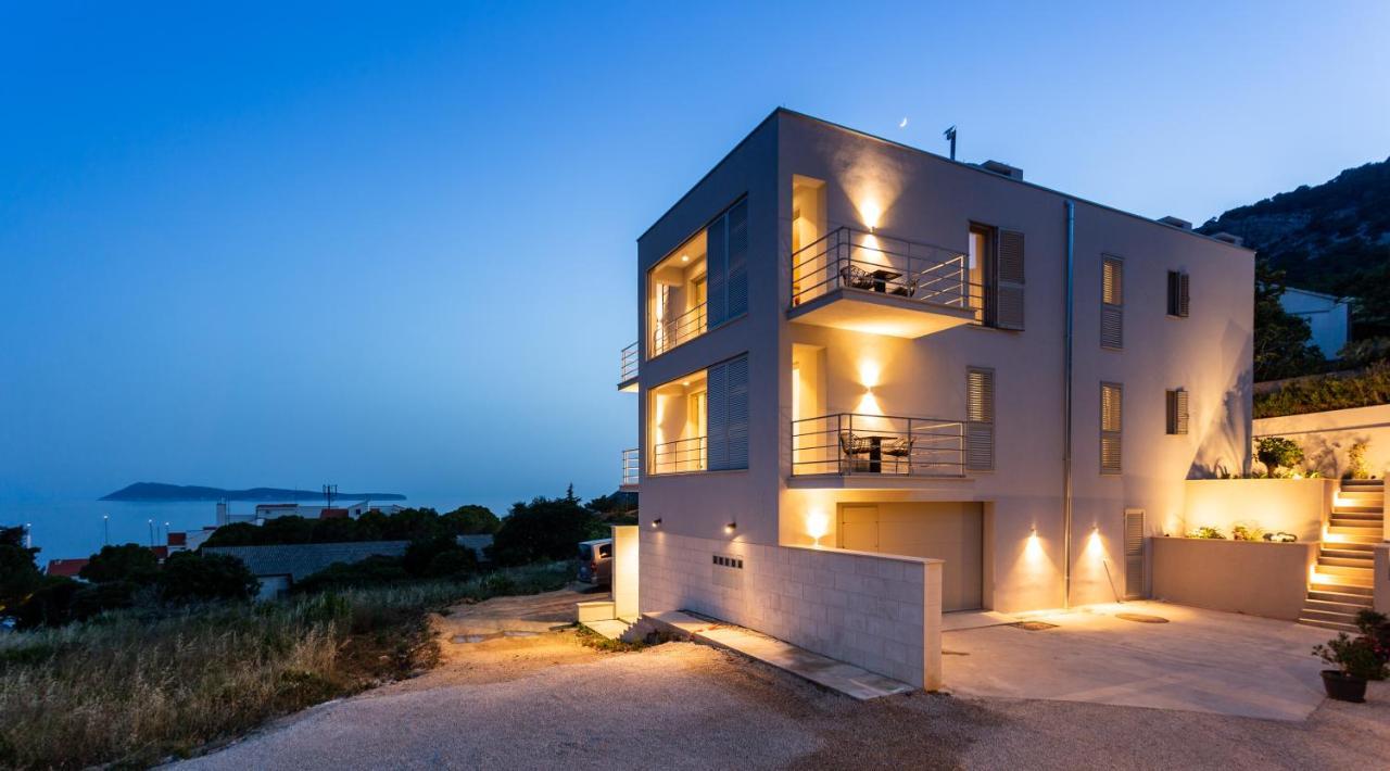 Seaside Elegance Suites Komiža Екстериор снимка