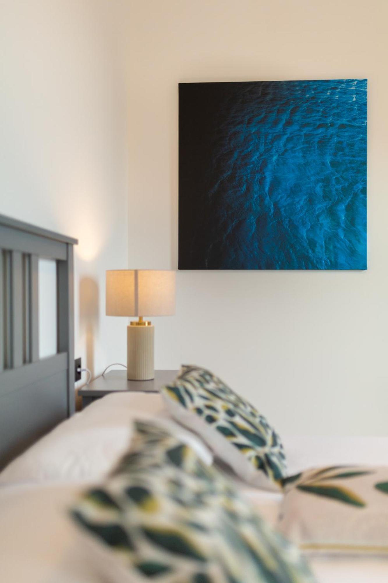Seaside Elegance Suites Komiža Екстериор снимка