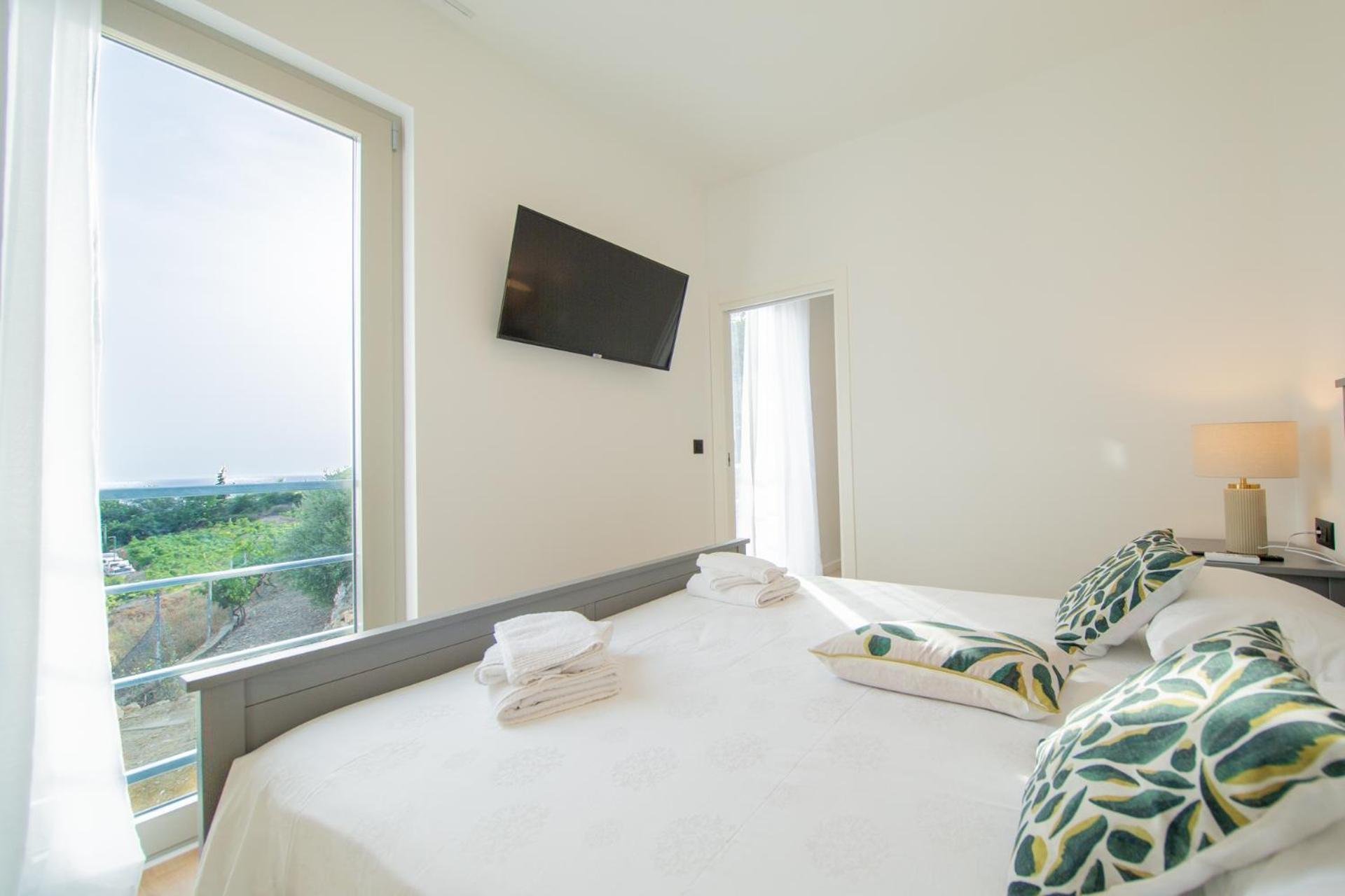 Seaside Elegance Suites Komiža Екстериор снимка