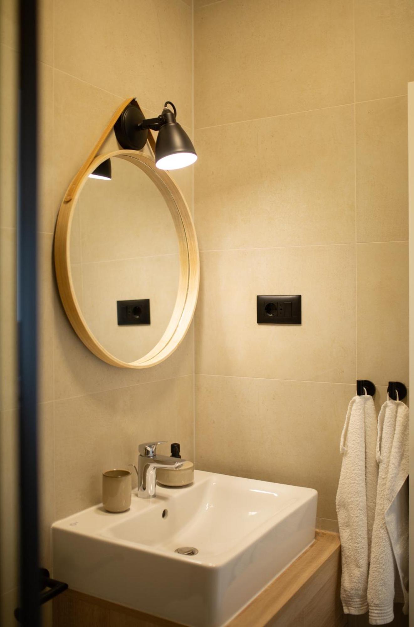 Seaside Elegance Suites Komiža Екстериор снимка